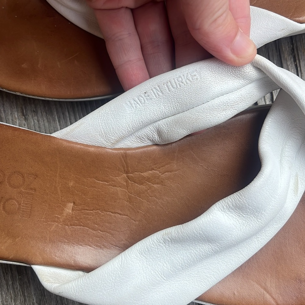 Miz Mooz “The Inuovo Collection” White Leather Thong Sandals - Size 39 - Picture 8 of 9